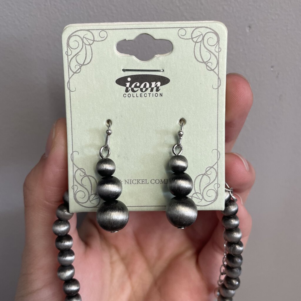 Mesa Necklace Set