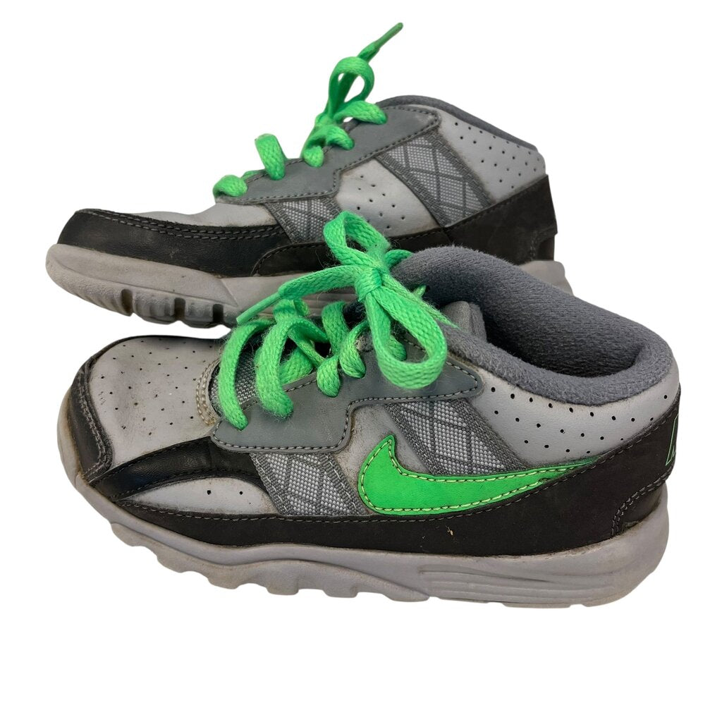 Nike sneakers boys 10