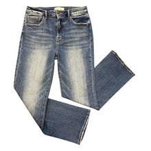 Load image into Gallery viewer, Risen Jeans
