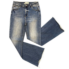 Load image into Gallery viewer, Risen Jeans
