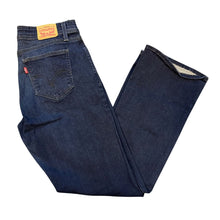 Load image into Gallery viewer, Levis Jeans
