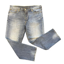 Load image into Gallery viewer, Levis Jeans
