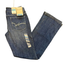 Load image into Gallery viewer, Wrangler Boot cut NWT
