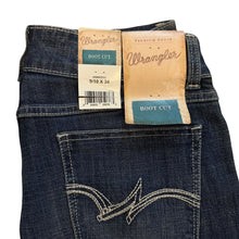 Load image into Gallery viewer, Wrangler Boot cut NWT
