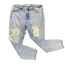 Load image into Gallery viewer, Ms Cello Distressed Jeans
