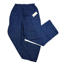 Load image into Gallery viewer, Destination Maternity Pants
