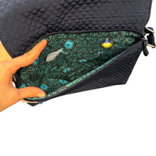 Load image into Gallery viewer, Vera Bradley Crossbody NWT
