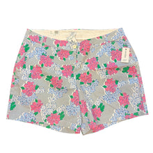 Load image into Gallery viewer, Crown&amp; Ivy Shorts NWT
