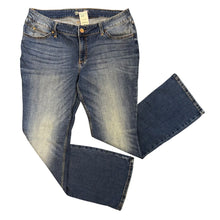 Load image into Gallery viewer, Wrangler Jeans

