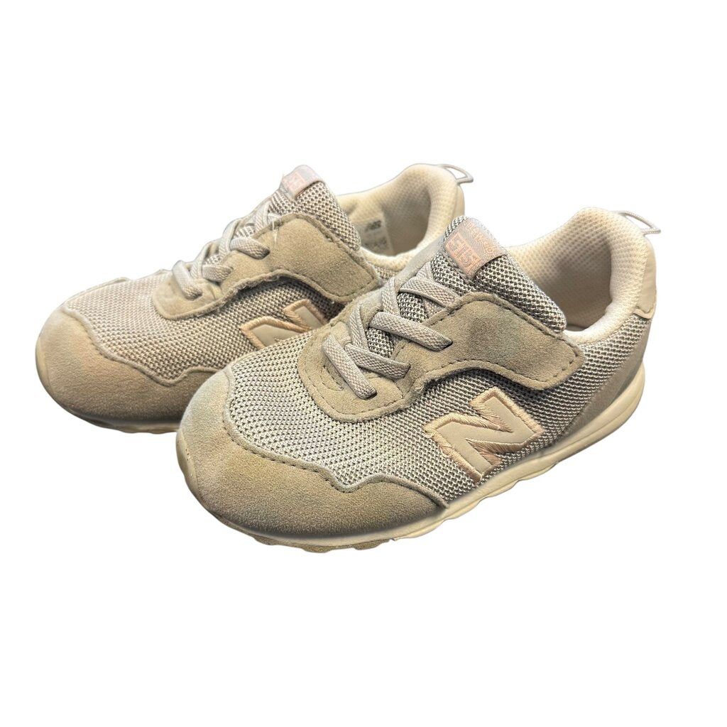 New Balance- Size 8